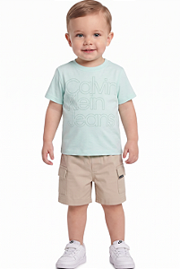 Conjunto Calvin Klein Bebê Camiseta Verde + Bermuda Cargo Bege