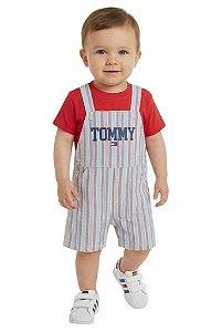 Jardineira e Camiseta Tommy Hilfiger