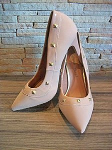 Scarpin com Tachas Nude Scarpin com Tachas Nude