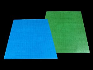 Battlemat™ 1" Reversible Blue-Green Squares (23 ½" x 26" Playing Surface)  - Importado