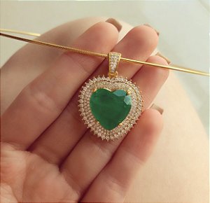 Corrente Aro de Cobrinha com Coração de Pedra Fusion Verde e Cravação de Mil Zircônias Diamond Dourado
