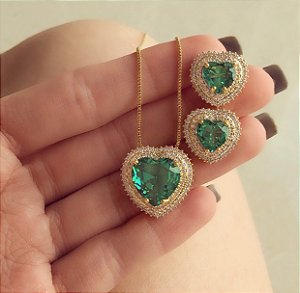 Conjunto Luxuoso Coração Cristal Verde Turmalina com Mil Zircônias Diamond Dourado