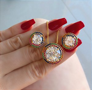 Conjunto Redondo Duquesa Cristal Diamond e Mil Zircônias Colorida Dourado