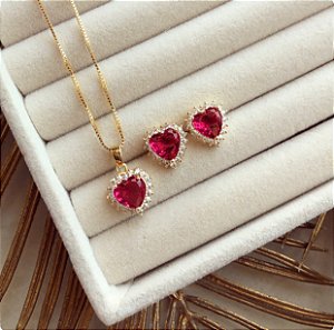 Conjunto Coração Cristal Rubelita com Zircônias Diamond Dourado