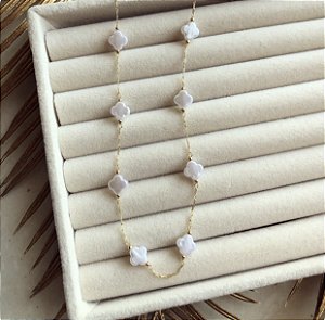 Chocker/Gargantilha Inspired Flor Pérolado Dourado