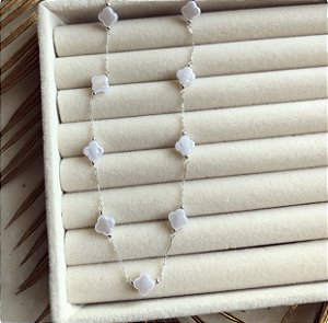 Chocker/Gargantilha Inspired Flor Pérolado Ródio Branco