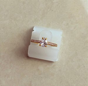 Anel Gota Luxo Cravação Micro e Maxi Zircônias Diamond Dourado