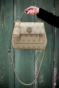 Bolsa Tipo Satchel New Monograma - Alça de Mão - Chenson 3485521 - Natural