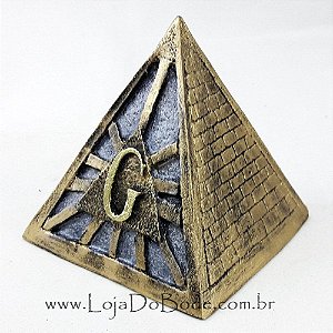 Pirâmide com Símbolo Maçônico