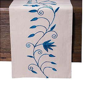 Caminho de mesa off white c/bordado tons azul C209724