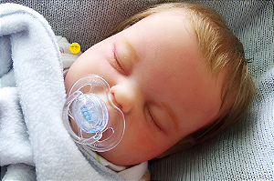Bebê Reborn Menino Silicone Sólido 47 Cm Olhos Fechados Lindo Bebê Gordinho Realista Pode Dar Banho
