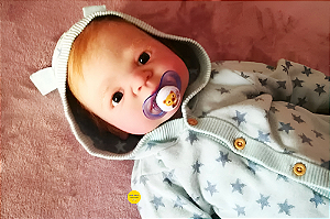Bebê Reborn Menino Henry 58 Cm Olhos Abertos Corpo Silicone Sólido Com Chupeta E Lindo Enxoval