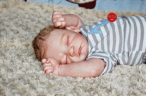 Bebê Reborn Menino Ember 51 Cm Olhos Fechados Bebê Dormindo Super Realista E Sofisticado