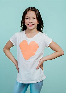 T-shirt Infantil Off-White com Coração Laranja