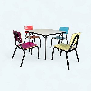 Conjunto Infantil "Babyllus" – Mesa com 4 Cadeiras