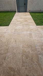 Travertino Romano Anticato Mix 40,6cm X 61 cm X 1,2 cm (Variação de Cor)