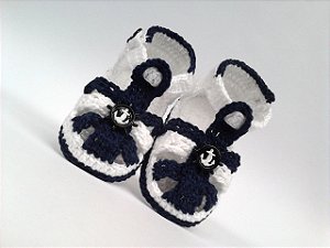 A207 Sandalinha croche menino azul marinho branco
