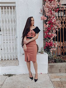 VESTIDO HELOÍSA - TUBINHO ROSE COM PALA PRETA E BOTÕES