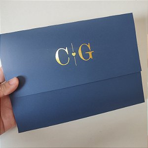 Convite Casamento Aba Reta Janela Azul Escuro Iniciais Metalizadas Douradas