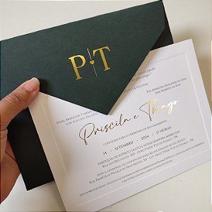Convite Casamento LUXO Forrado Verde Escuro Casal Iniciais e Nomes Metalizados Borda em Relevo Lacre de Cera
