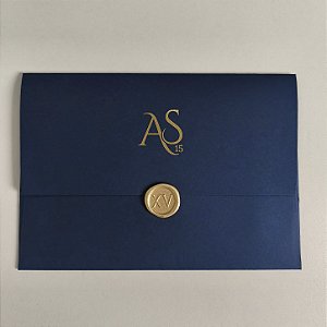 Convite 15 Anos Debutante Aba Reta Janela Azul Escuro Iniciais Metalizadas Douradas Lacre de Cera