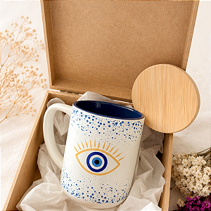 Caneca na Caixa Olho Grego personalize o Nome na tampa