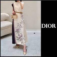 Christian Dior - Vestido evasê mídi Twill de seda / 2026