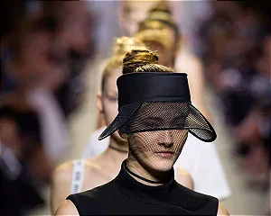 Christian Dior - Viseira preta
