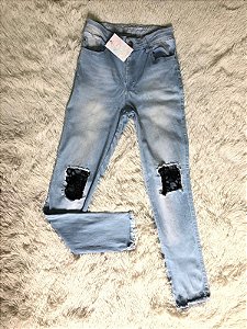 Calça Jeans Detalhe Renda nos Joelhos 38