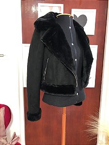 Jaqueta  Preta com Pelo - TAM - 36