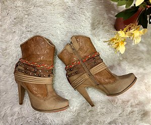 Linda bota em Couro Legítimo - TAM. 37