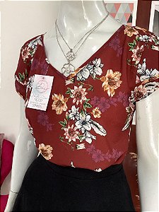 Blusa na Cor Vinho Estampada Flores TAM  G