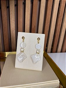 Brincos Geométricos com Detalhes Perolados – Bijuteria Elegante