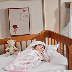 Toalha Com Capuz em Tecido Fralda Estampada Teka Baby Rosa