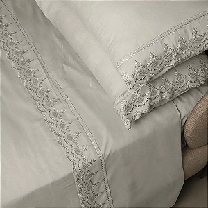 Jogo de Cama Rendado Queen Percal Soft 300 Fios Cinza Claro - 4 peças