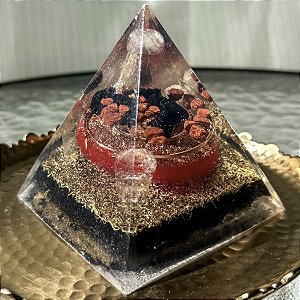 Pirâmide Orgonite Guardiã -Indicado para ambientes que precisam de proteção energética, inveja, mal olhado, energia densa