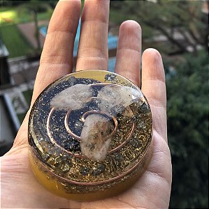 Orgonite redonda 5x2 cm para prosperidade financeira com pirita e citrino