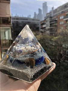 Pirâmide Orgonite para foco mental - indicado para momentos organização mental, foco, estudos, estar presente no aqui e agora