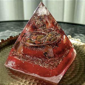 Pirâmide Orgonite Desperta Força Interior e Coragem -  Ideal para eliminar medo, aumento coragem, fazer o que precisa ser feito e fortalecimento do eu