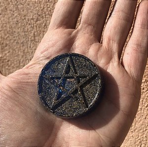 Orgonite pessoal estrela de 5 pontas - com cristal de quartzo