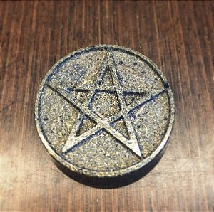 Orgonite pessoal estrela de 5 pontas - com cristal de quartzo