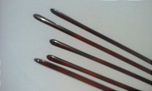 PONTEIRÃO AGULHA DE PVC PARA HASTES DE ÓCULOS COR CORAL