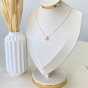 Colar Semi-Joia dourado carruagem