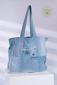 Bolsa Tote Patch Azul Claro com Vivo Branco (Upcycling)