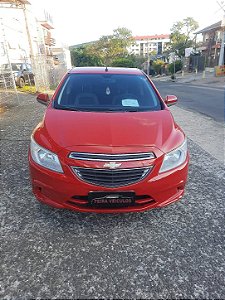 CHEVROLE ONIX 1.0 LT VERMELHO COMPLETO 2015 VALOR SEM TROCAS R$ 41,900,00 VALOR COM TROCAS R$ 43,900,00 AVALIO TROCAS E FINANCIO POR FINANCEIRAS