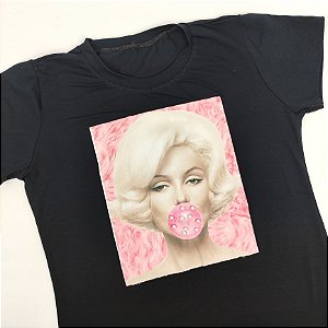 Camiseta Feminina T-Shirt Luxo Preta com Acessórios Estampa Merilyn Monroe