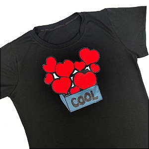 Camiseta Feminina T-Shirt Luxo Preta com Acessórios Estampa Coração Cool