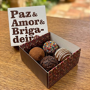 Caixa 4 doces c/10 unidades - PAZ, AMOR E BRIGADEIRO