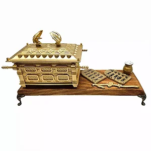 Kit Arca Da Aliança com Utensílios e Altar de Madeira