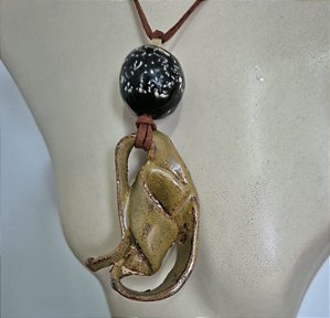 Colar Enrosco Caramelo